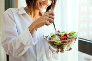 Can you lose weight by eating salads every day